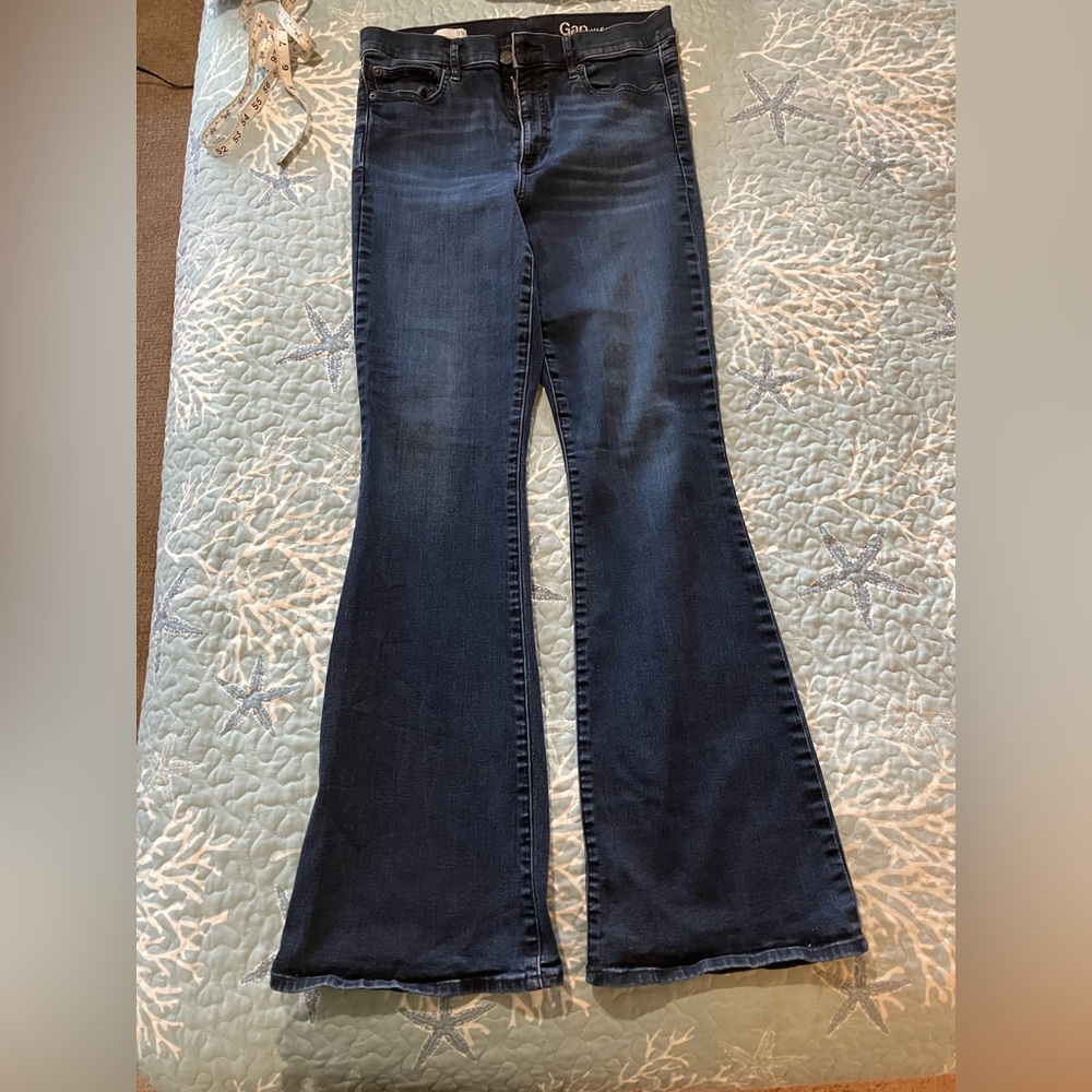 GAP Woman size 31 regular boot cut jeans